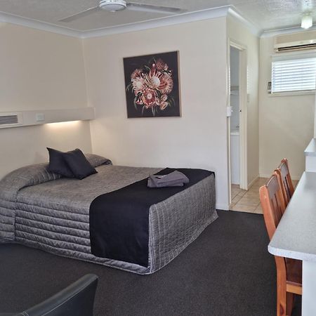 Whiteoaks Motel & Lodges Тувумба Экстерьер фото