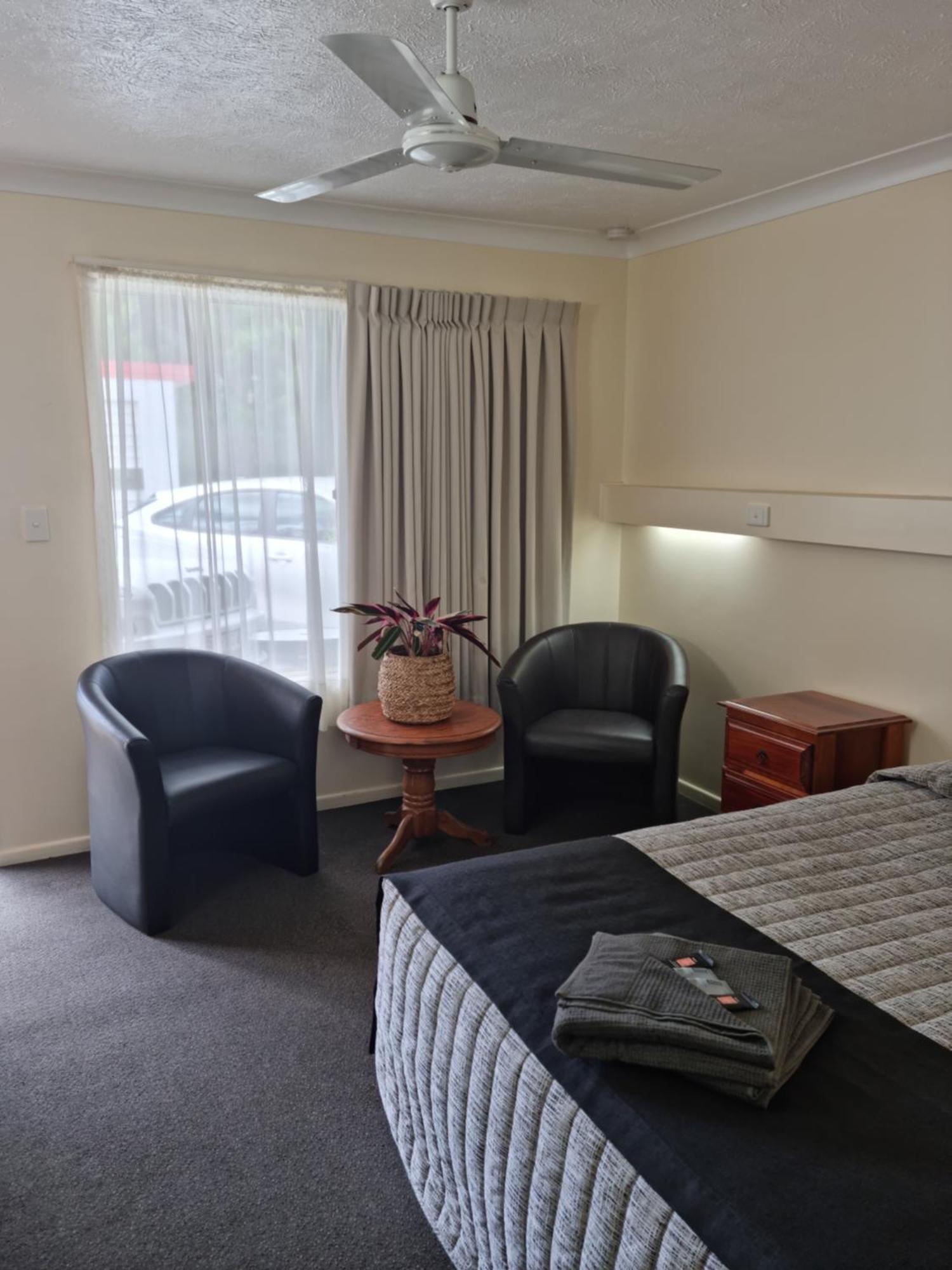 Whiteoaks Motel & Lodges Тувумба Экстерьер фото