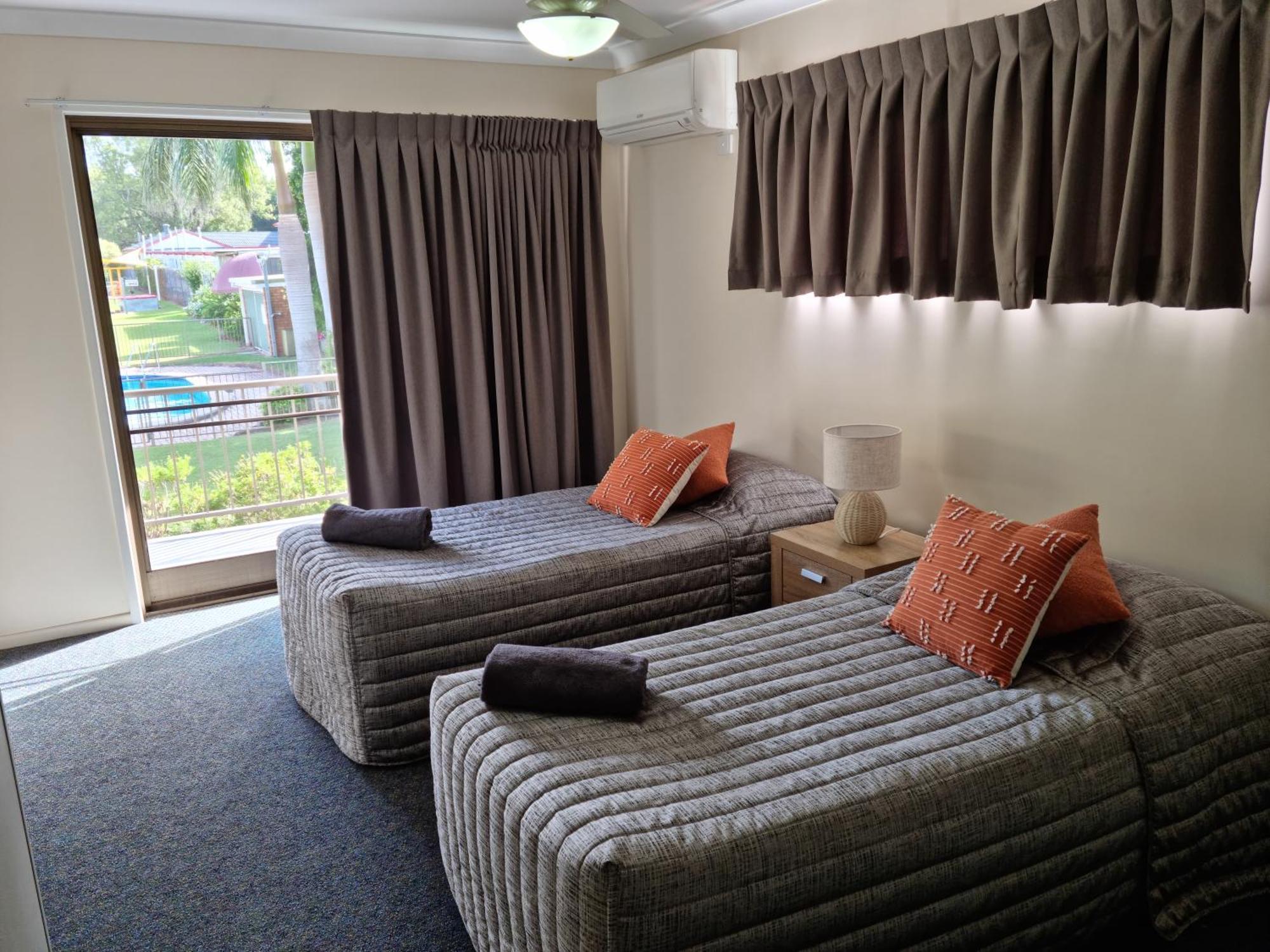 Whiteoaks Motel & Lodges Тувумба Экстерьер фото