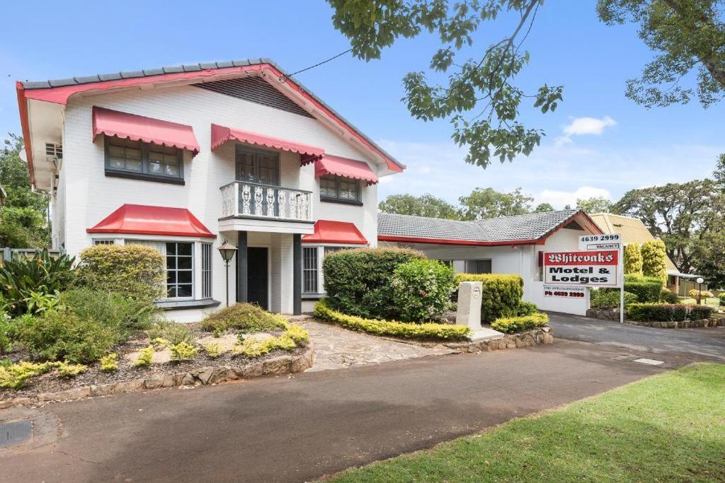 Whiteoaks Motel & Lodges Тувумба Экстерьер фото