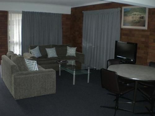 Whiteoaks Motel & Lodges Тувумба Экстерьер фото
