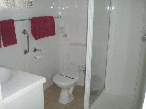 Whiteoaks Motel & Lodges Тувумба Экстерьер фото