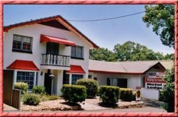 Whiteoaks Motel & Lodges Тувумба Экстерьер фото